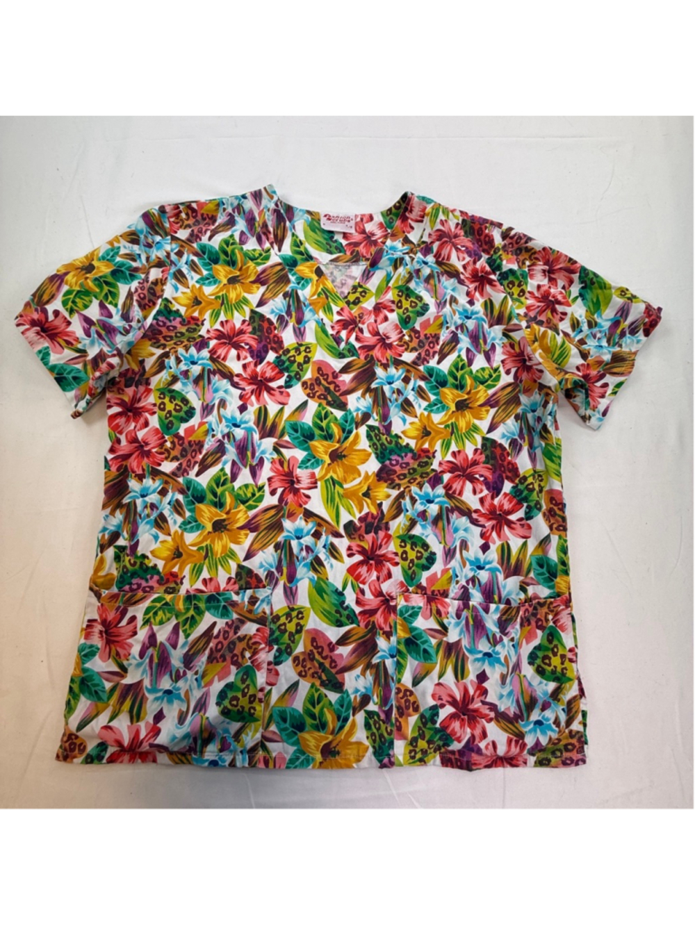 Fashion Scrubs Tropical Floral Print V-Neck Scrub Top Women’s Medium Multicolor